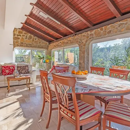 Feriehus Awesome In With 3 Bedrooms, Wifi And Outdoor Swimming Pool