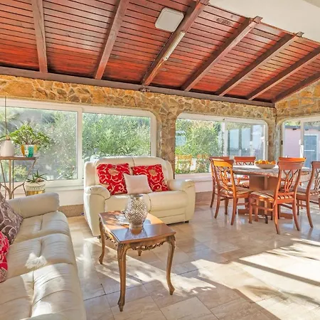 Awesome In With 3 Bedrooms, Wifi And Outdoor Swimming Pool Feriehus *