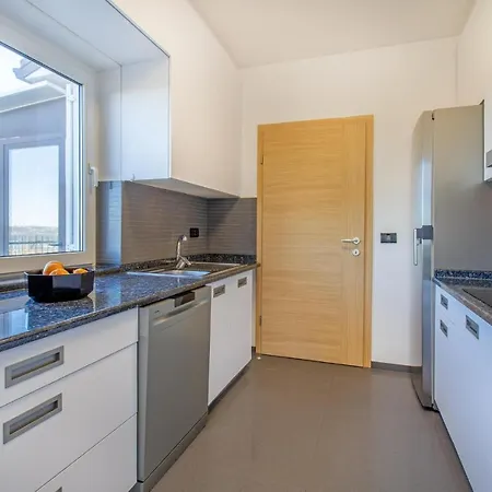 Awesome In With 3 Bedrooms, Wifi And Outdoor Swimming Pool Prázdninový dům Pobegi