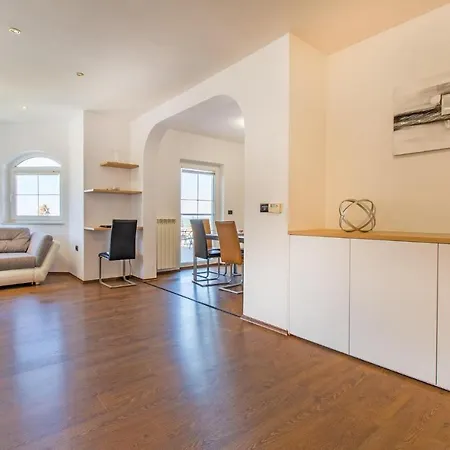Awesome In With 3 Bedrooms, Wifi And Outdoor Swimming Pool